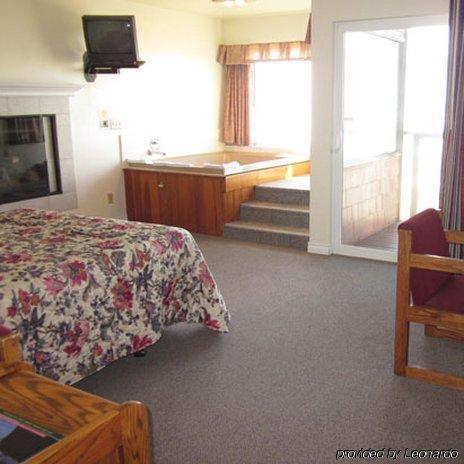 Cozy Cove Beachfront Resort Inn Лінкольн-Сіті Номер фото